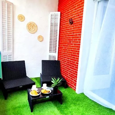 The - In Lloret Апартаменти