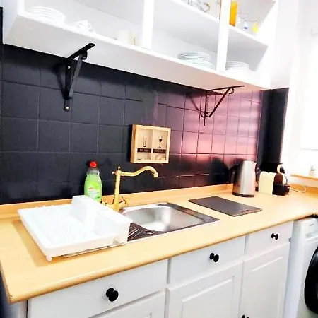 The - In Lloret Апартаменти *