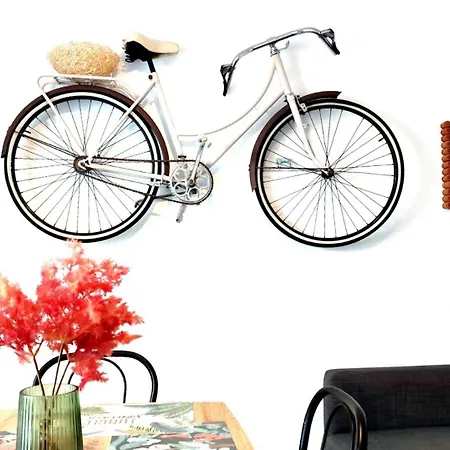 The - In Lloret Апартаменти