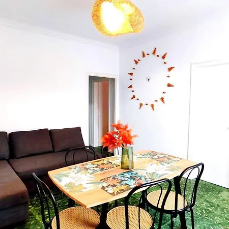 The - In Lloret Lejlighed